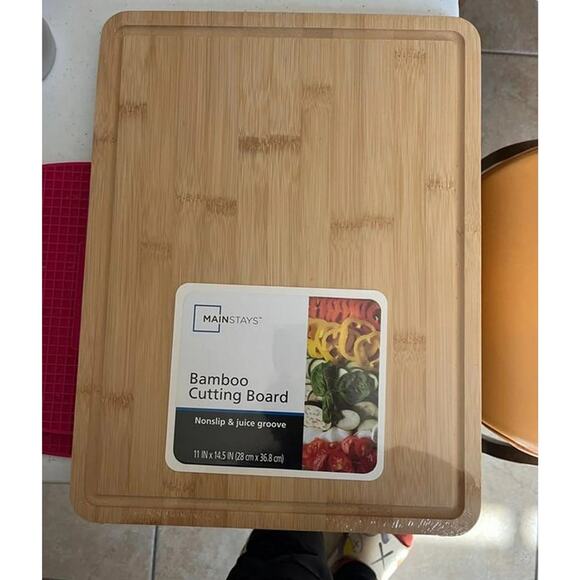 Mainstays 11" x 14.5" Non-slip Bamboo Cutting Board, 100% Natural Bamboo Color - Picture 1 of 6